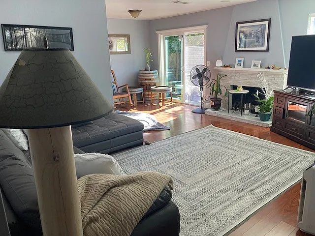 4 bed, 1500 sqft, $1,100 — Photo 2