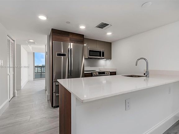 5th image of 9261 E Bay Harbor Dr Unit 801