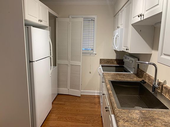 5th image of 1513 E Franklin St APT 133D