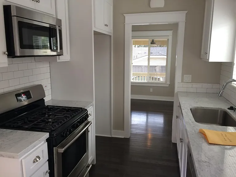1642 N Adamson St — Photo 2