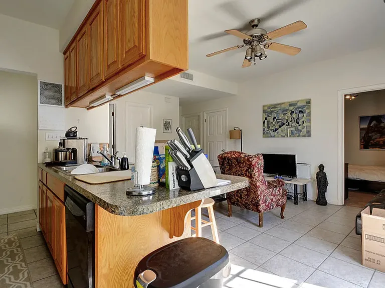2500 Leon St #202 — Photo 8