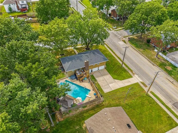 7511 N Brooklyn Ave, Gladstone, MO 64118