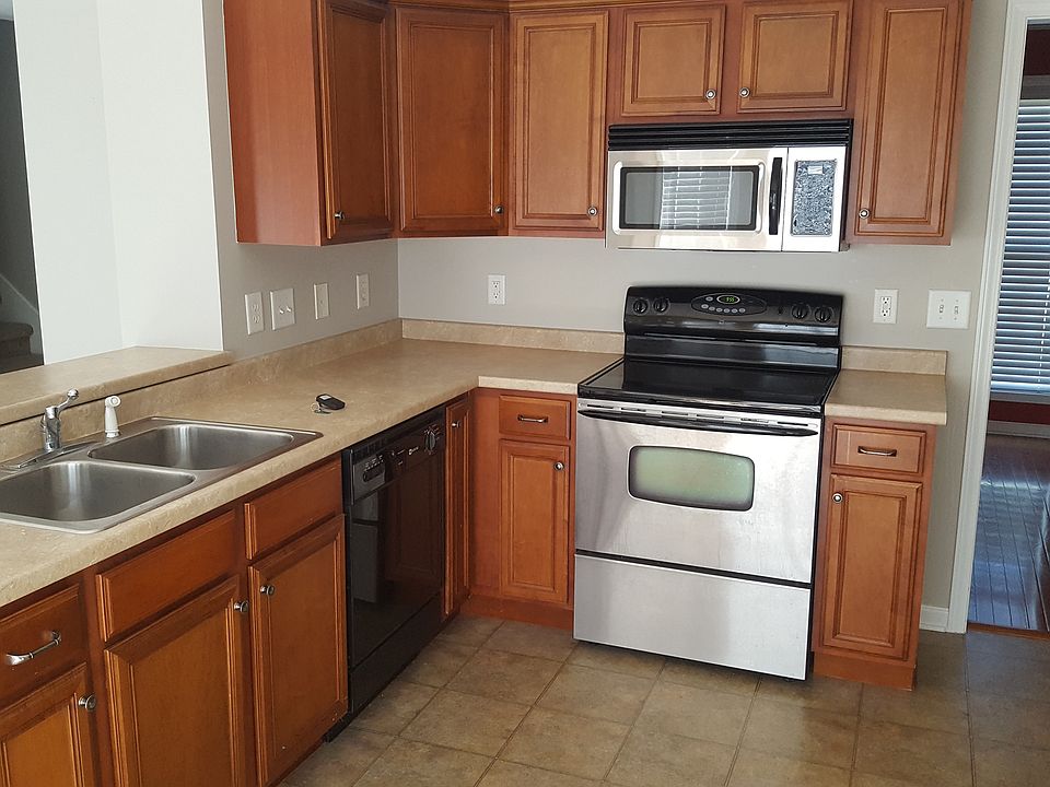 1st image of 3110 Holly Point