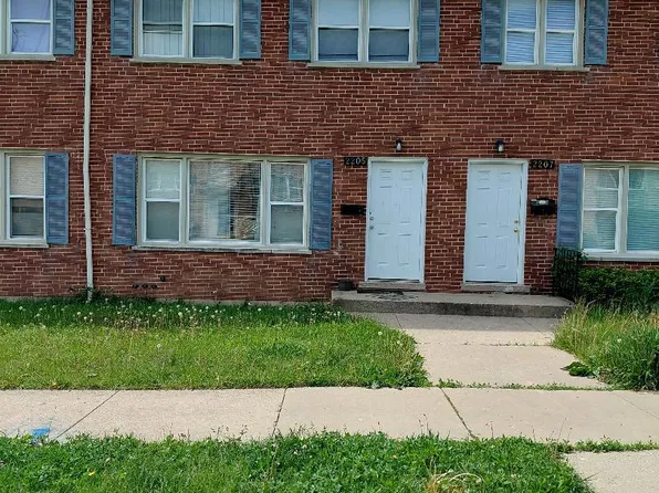 2205 Williamsburg Dr, Waukegan, IL 60085