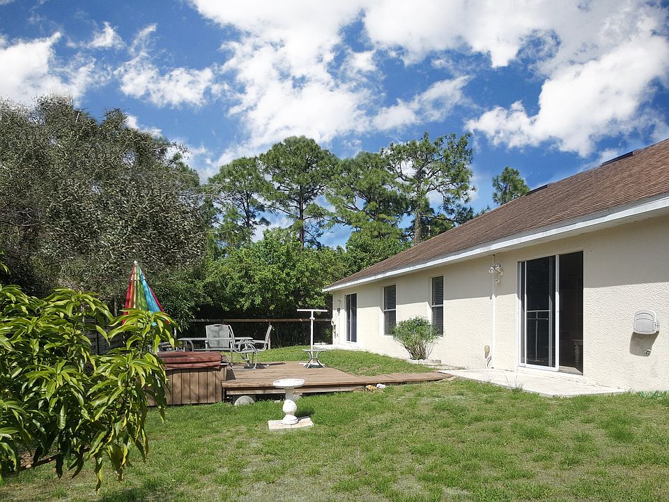 004 Rear Yard w/ Deck