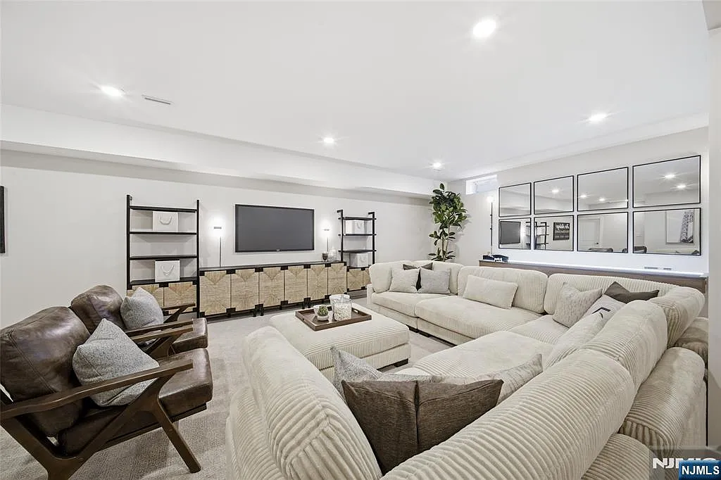 16 Belmont Pl photo 1