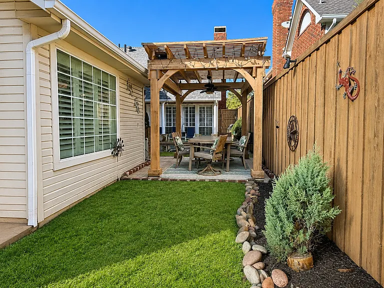 4404 Hollow Oak Dr — Photo 29