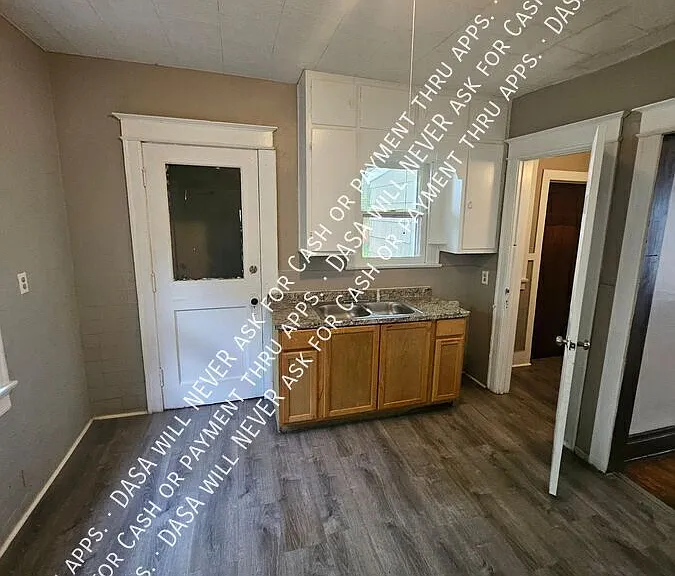 31 Mona St #LOWER — Photo 8