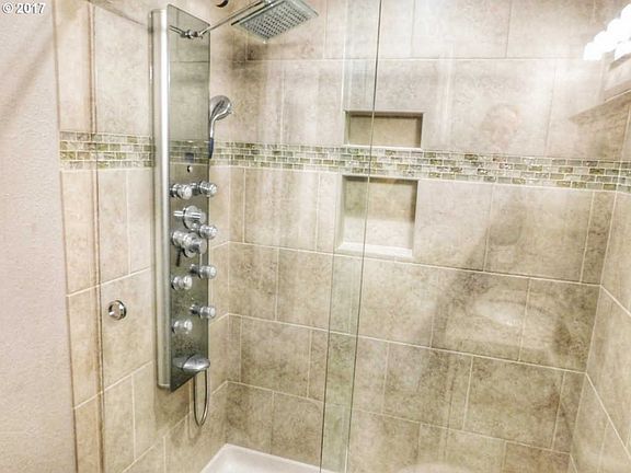 3rd image of 13506 NE 79th Cir