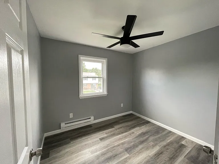 570 Elm St — Photo 8