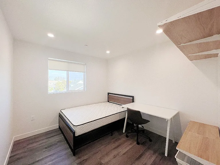 1439 W 37th Dr — Photo 34