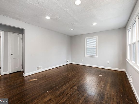 3rd image of 308 Zelma Ave