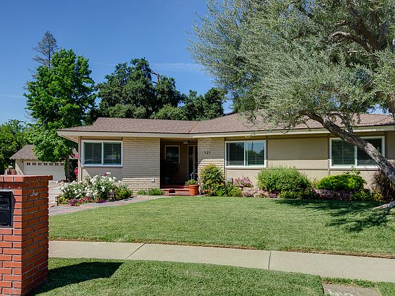 2nd image of 321 Circle Oak Dr