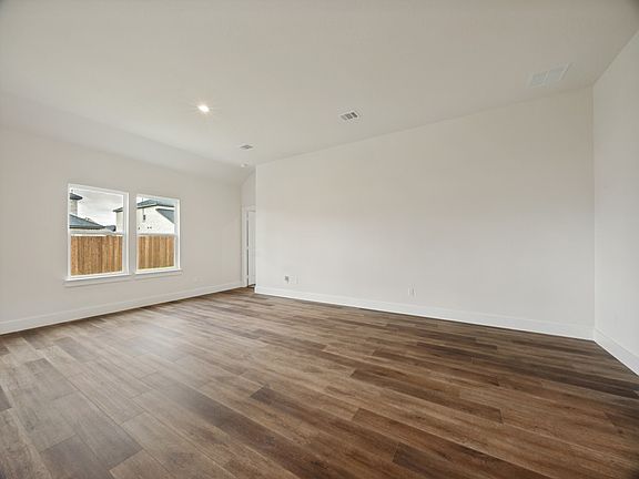 2nd image of 2411 Stonebriar Ln