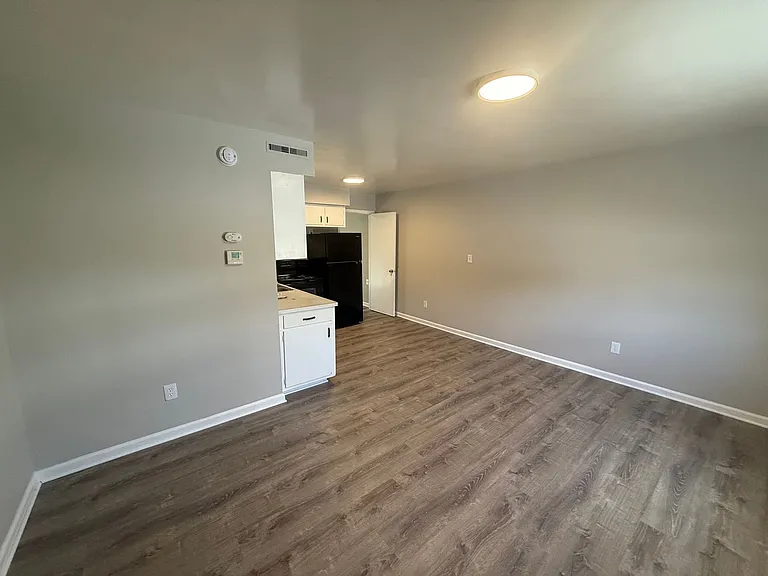 710 W Cunningham Dr #1 — Photo 3