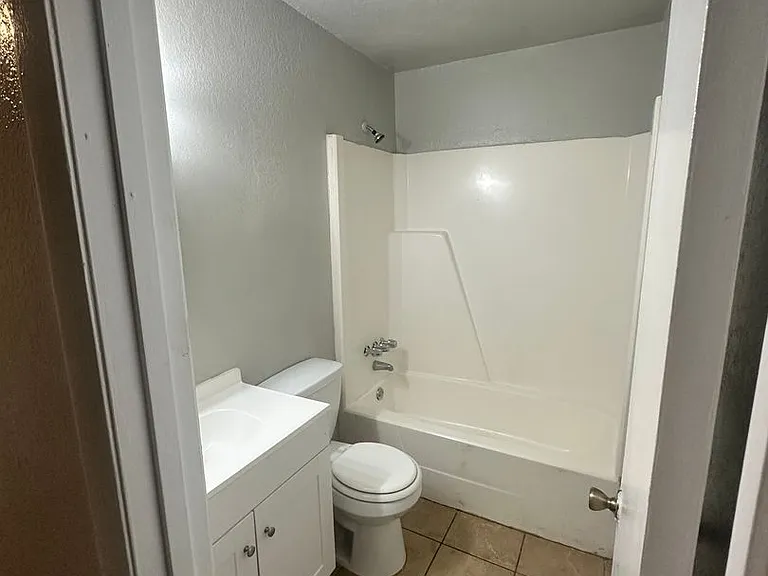 1616 E Moore St — Photo 11