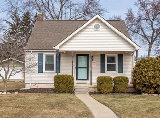 32140 Dover St, Garden City, MI 48135