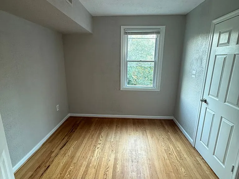 451 Burbank St SE — Photo 5