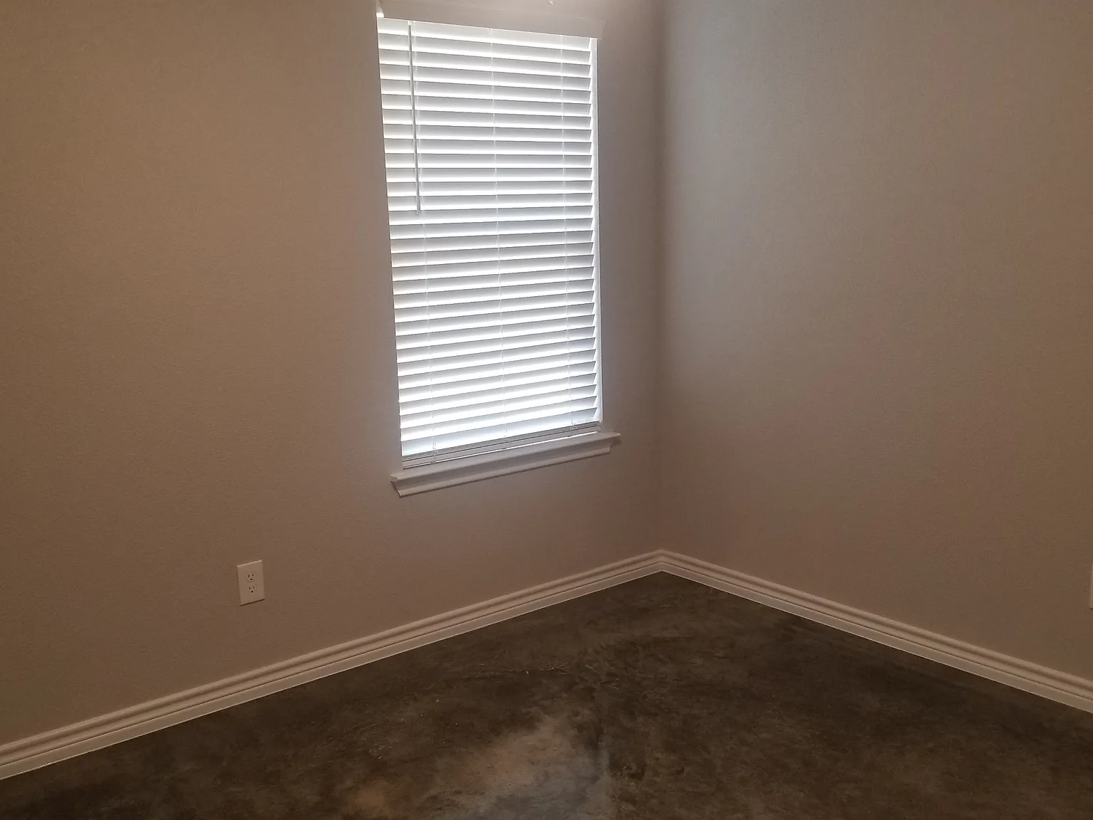 202 Lowes Boulevard - A — Photo 4