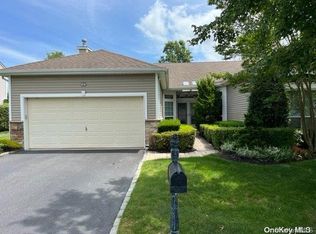 42 Hamlet Dr #86, Mount Sinai, NY 11766