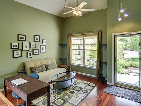 Living Room Vaulted Ceiling 