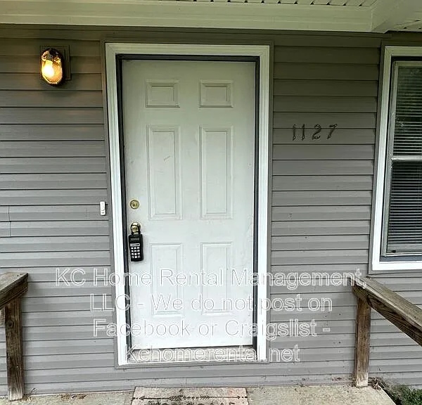 1127 Sherman Ave — Photo 3