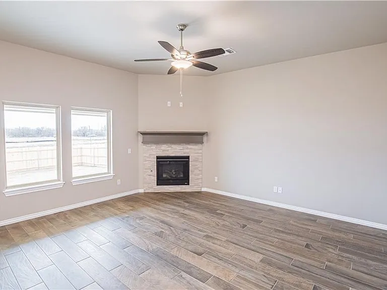 616 John Chisholm Way — Photo 4