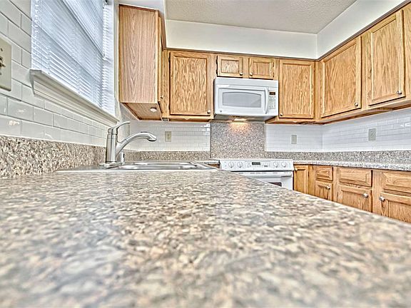 5th image of 11112 S Memorial Pkwy Unit L4