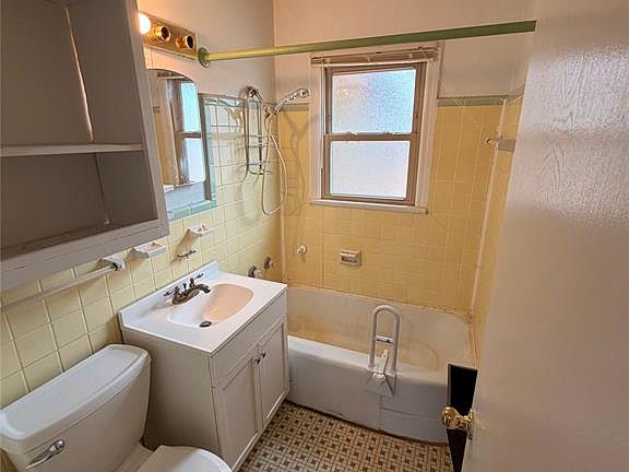 5th image of 1300 N Park Ave