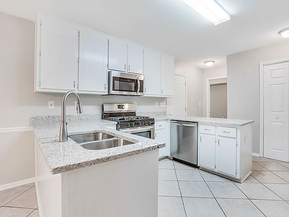 4th image of 1001 Herb Ct