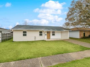 660 Grovewood Dr, Gretna, LA 70056