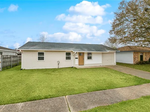 660 Grovewood Dr, Gretna, LA 70056