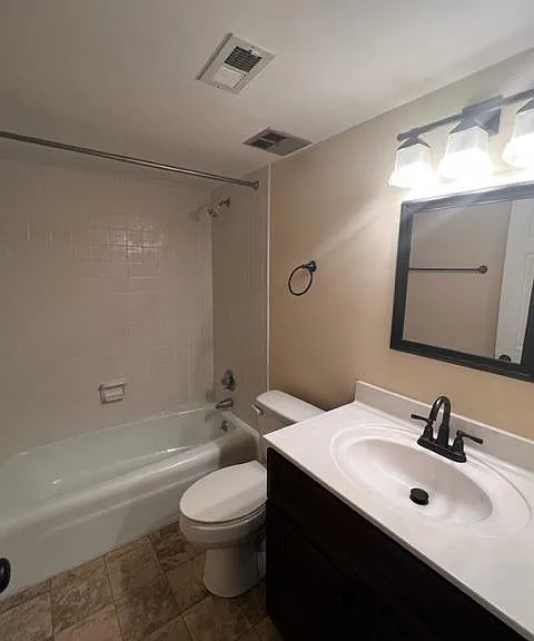 1508 Benjamin Pkwy #F — Photo 2