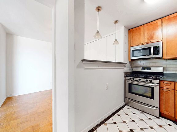 4th image of 1020 Grand Concourse APT 19X