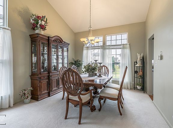 5th image of 2645 E Barrington Dr