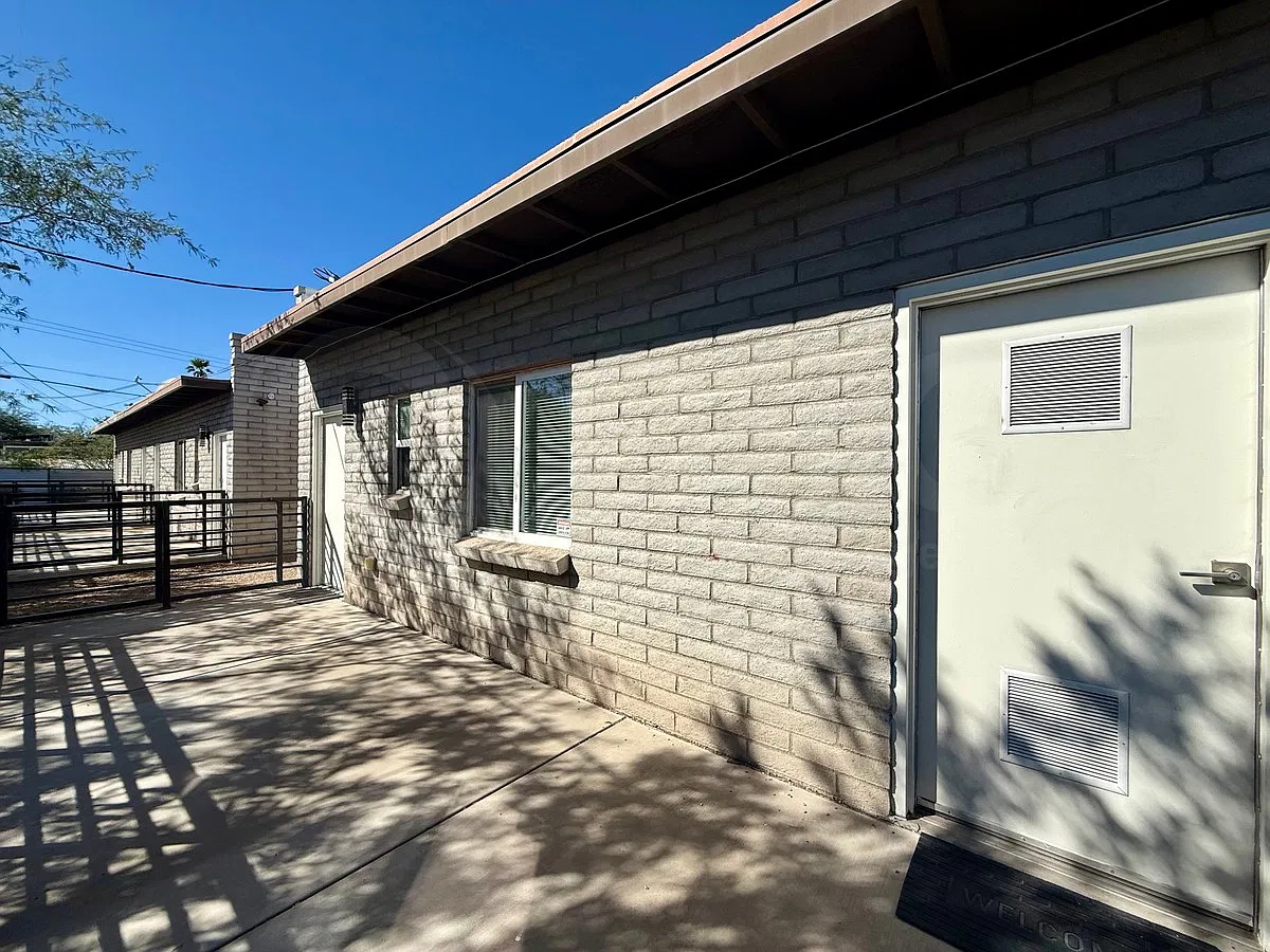 2415 N Columbus Blvd — Photo 4