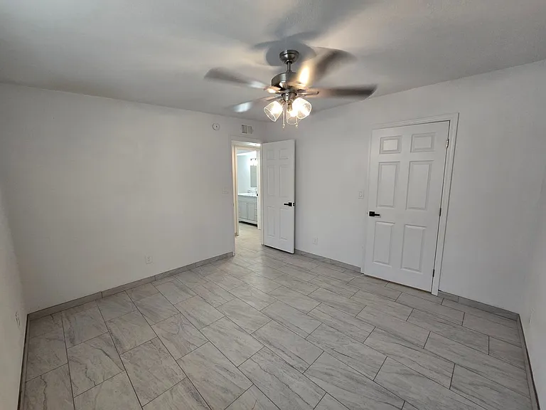 511 N Iroquois Ave — Photo 21