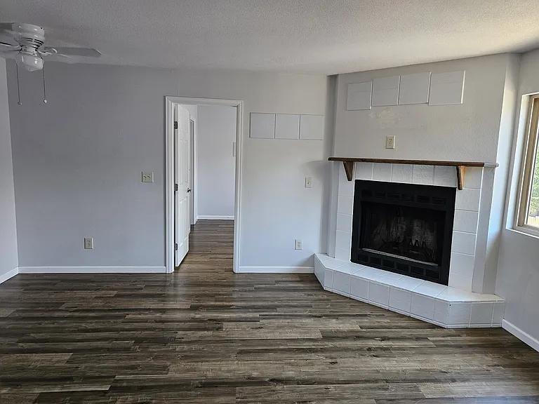 2514 E Monument St — Photo 3