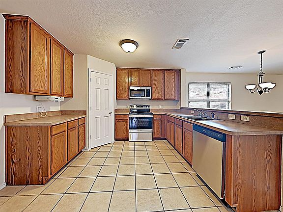 4th image of 5117 Meridian Ln