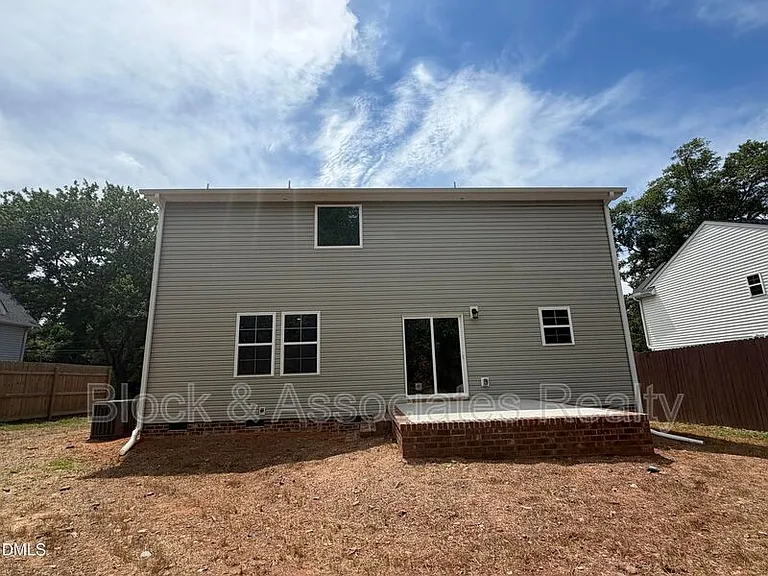 824 Roane St — Photo 16