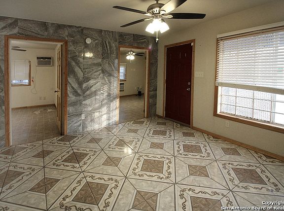 5th image of 211 E Dullnig Ct
