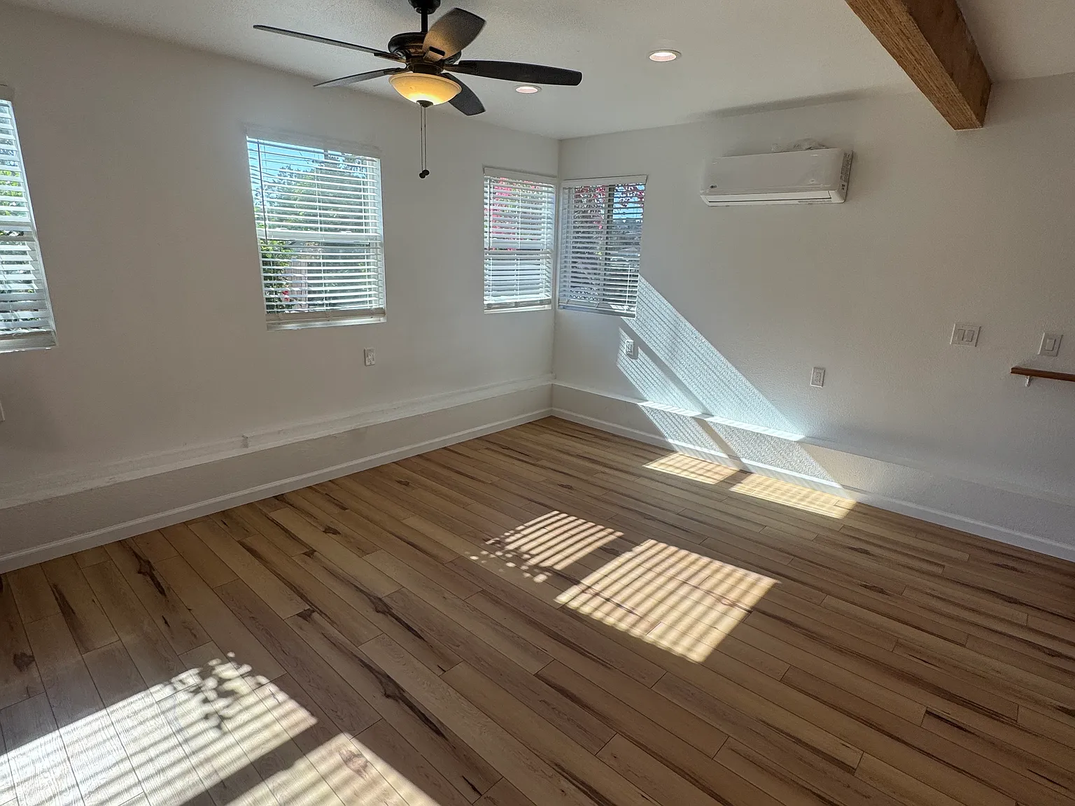 3043 Helix St — Photo 3