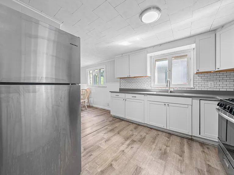 559 S Goodman St — Photo 7
