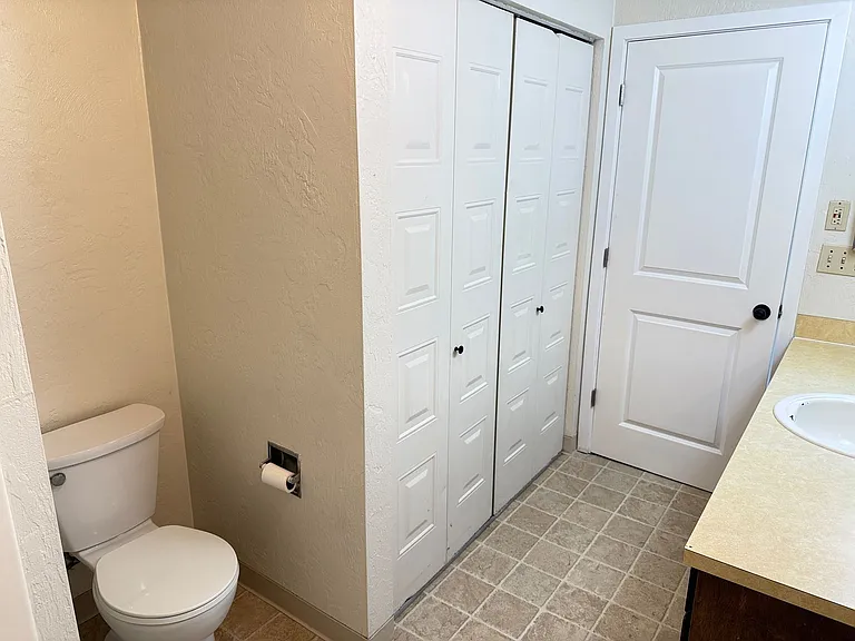 165 SW Kalmia St. — Photo 22