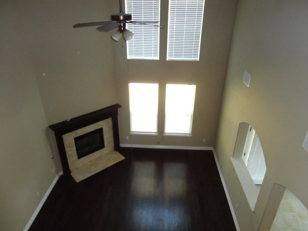 4 bed, 2.5 bath, 2700 sqft, $3,300 — Photo 2