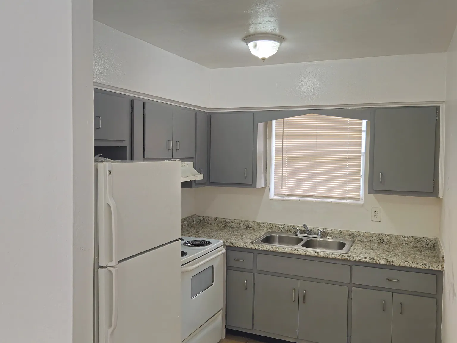 Hollywood, Fl | 1b & 1b | 2817 Van Buren — Photo 2