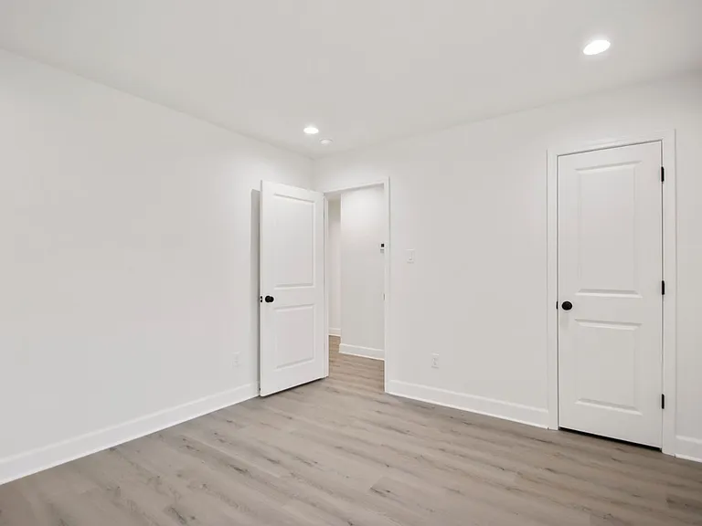 212 S Park St — Photo 16