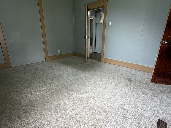 5th image of 456 S Walnut St
