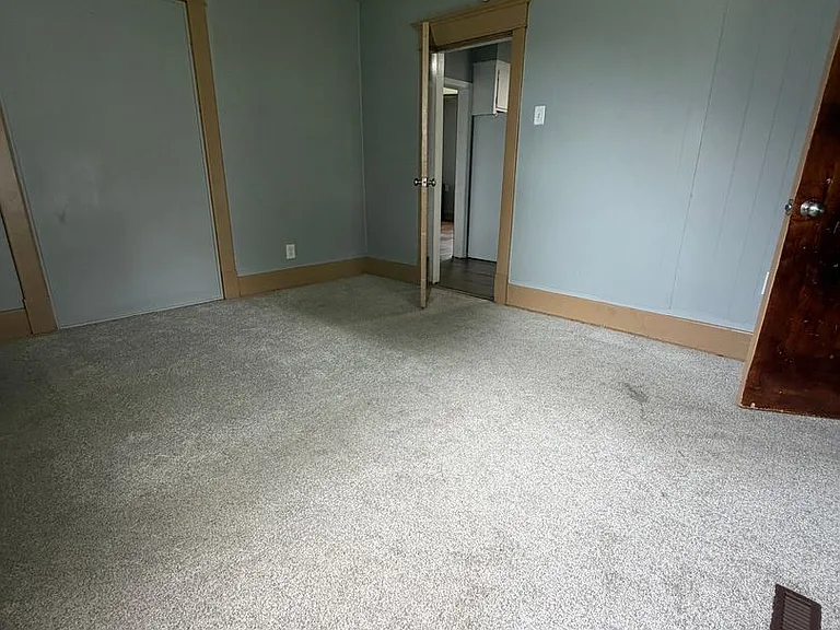 456 S Walnut St — Photo 5
