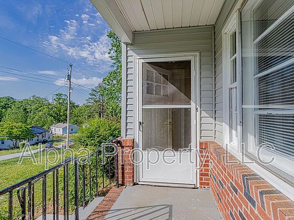 3rd image of 14 Melvin Dr
